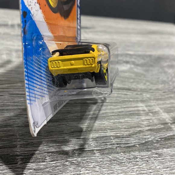 Hot Wheels | Main Street 11’ #9/10 Cars: 1970 Ford Mustang Mach 1 - 1:64 Scale - Picture 7 of 14